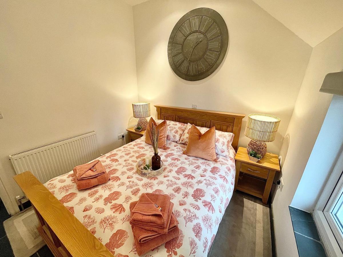 The Mermaids Watch Pendine Dog Friendly With Cymru Holidays Exteriör bild